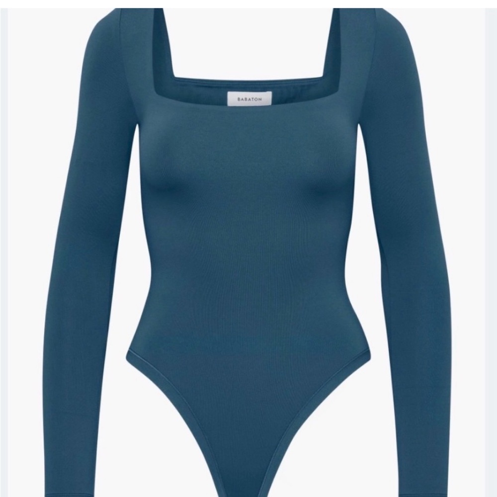 Aritzia Contour Squareneck Longsleeve
Bodysuit/ Woman’s size L✨Host Pick